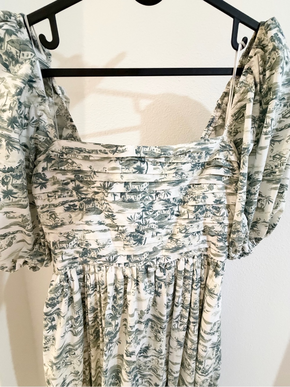 Abercrombie & Fitch Emerson
Poplin Puff Sleeve Midi Dress Green - Picture 3 of 5